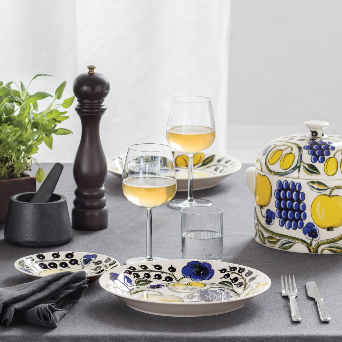 Paratiisi soppskål 2,8l med lock - Paratiisi soup bowl 2,8L with lid