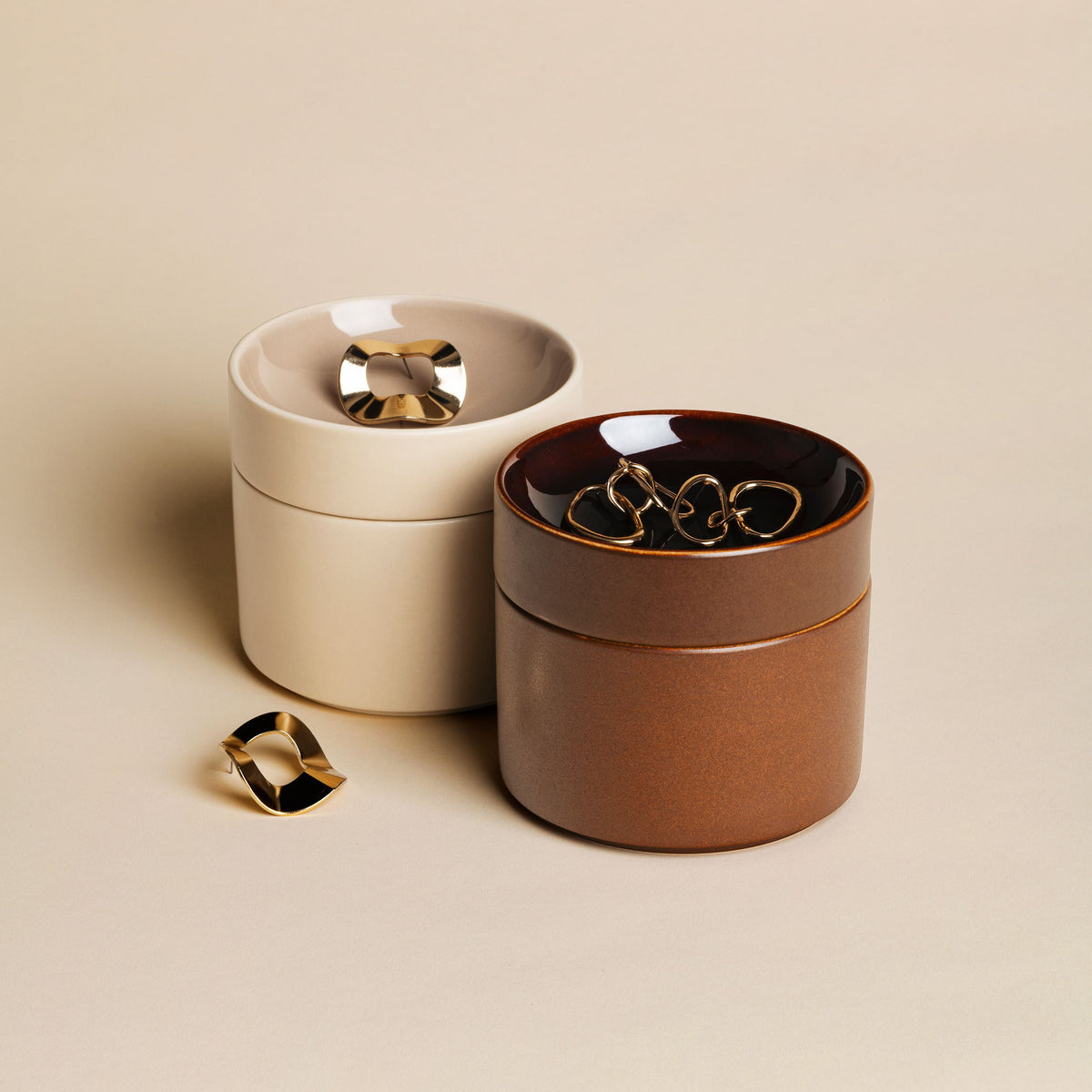 Kirnu kannellinen rasia 11x10cm beige - Kirnu treasure jar 11x10cm beige